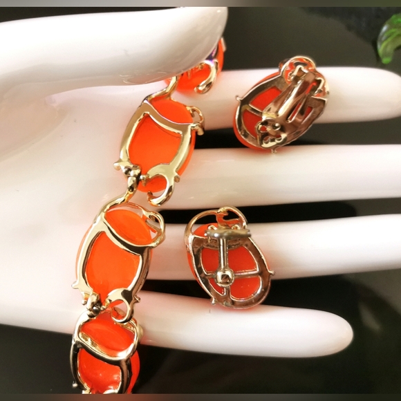 Vintage 1950s Red Thermoset/Lucite Bracelet and Earrings Set -Demi Parure - Picture 7 of 9